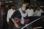 Amitabh Bachchan return from London in Mumbai Airport on 26th May 2011 (7).JPG